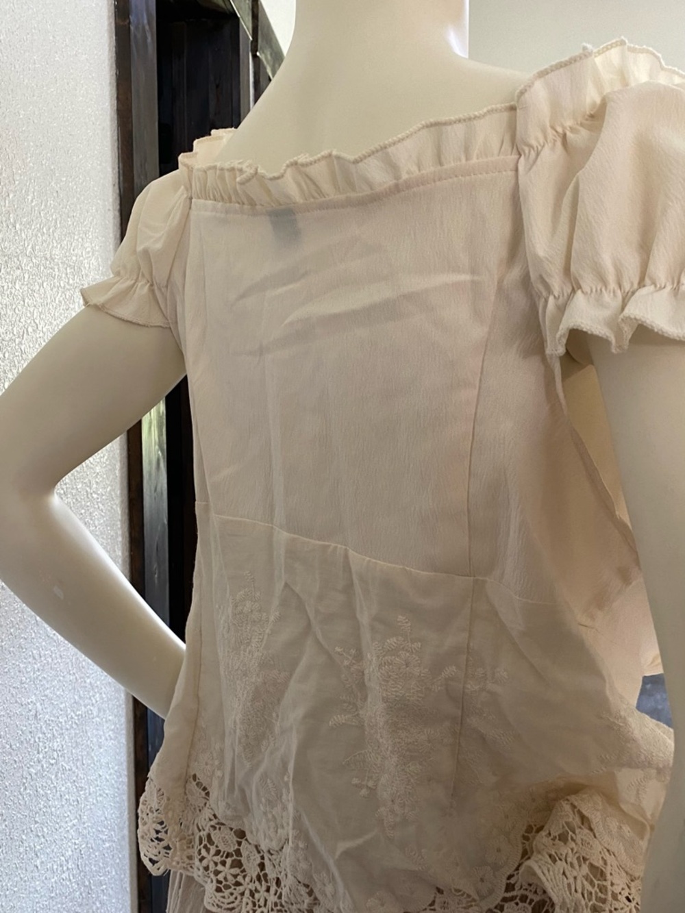 Ivory Ruffle Lace Peasant Blouse - Picture 4 of 5